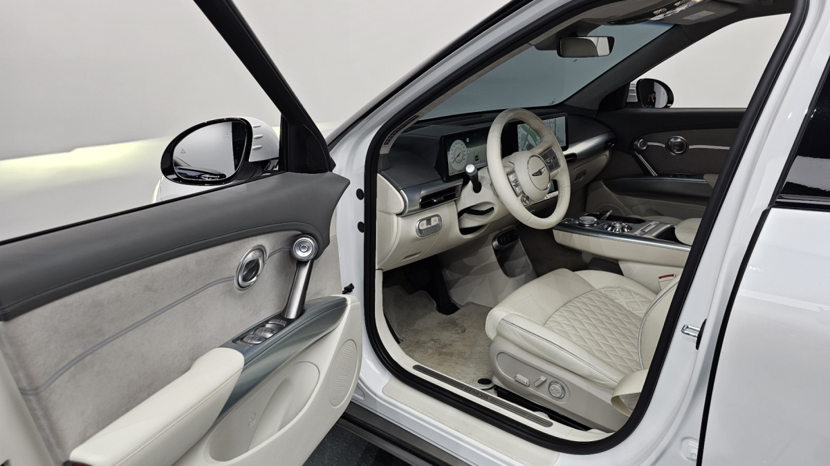 Genesis GV60, 2023 — фото 10 из 12