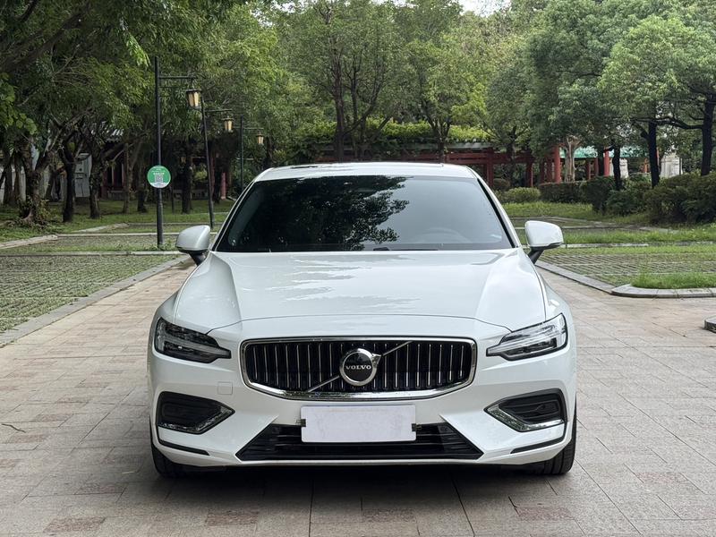 Volvo S60, 2024 — фото 2 из 11