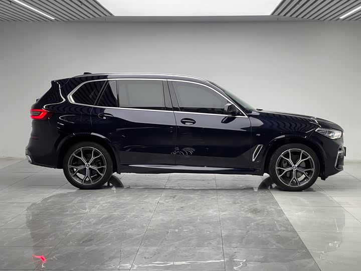 BMW X5, 2023 — фото 8 из 9