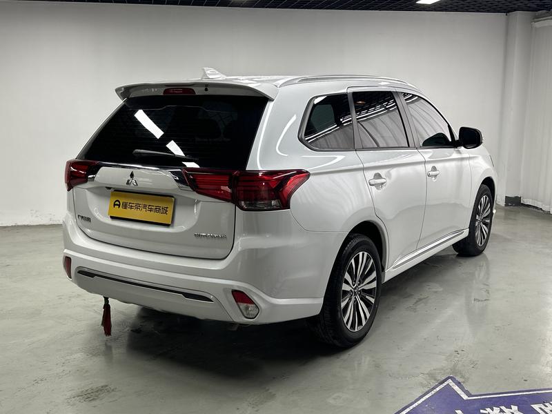 Mitsubishi Outlander, 2023 — фото 7 из 12