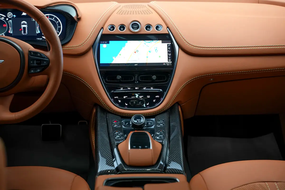 Aston Martin DBX, 2023 — фото 10 из 10