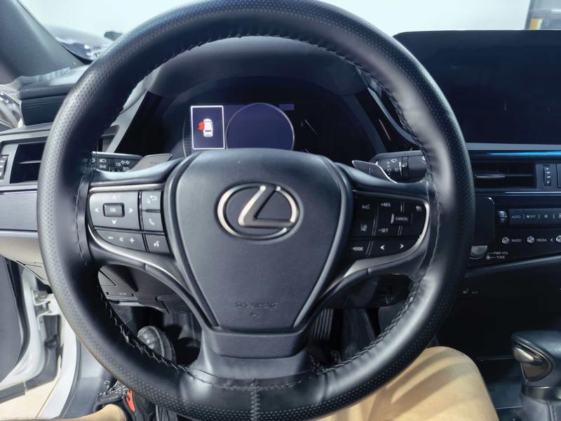 Lexus ES, 2023 — фото 9 из 12