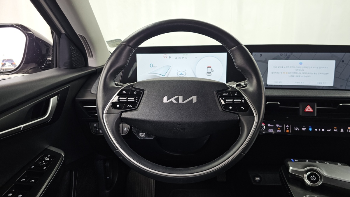 Kia EV6, 2023 — фото 12 из 12