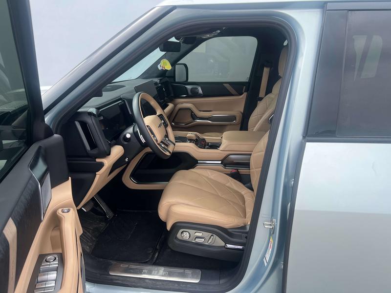 BYD FangChengBao Leopard 8, 2024 — фото 12 из 12