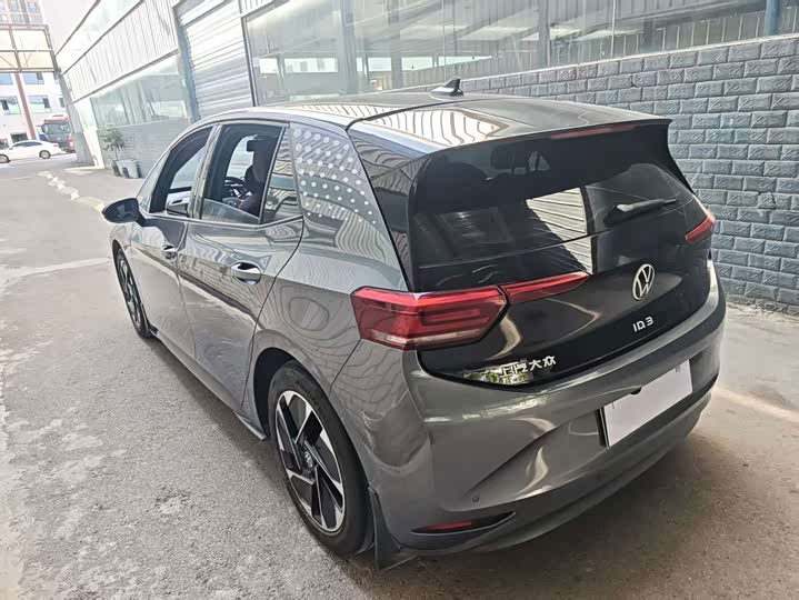 Volkswagen ID.3, 2023 — фото 5 из 9