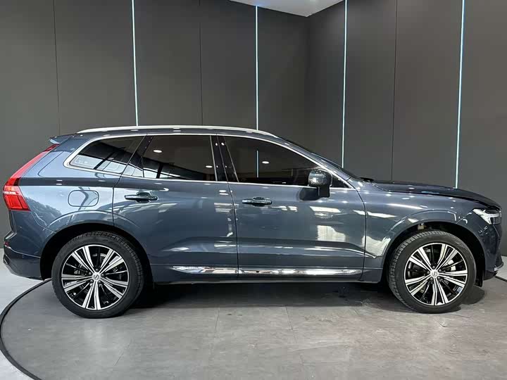 Volvo XC60 Hybrid, 2023 — фото 5 из 9