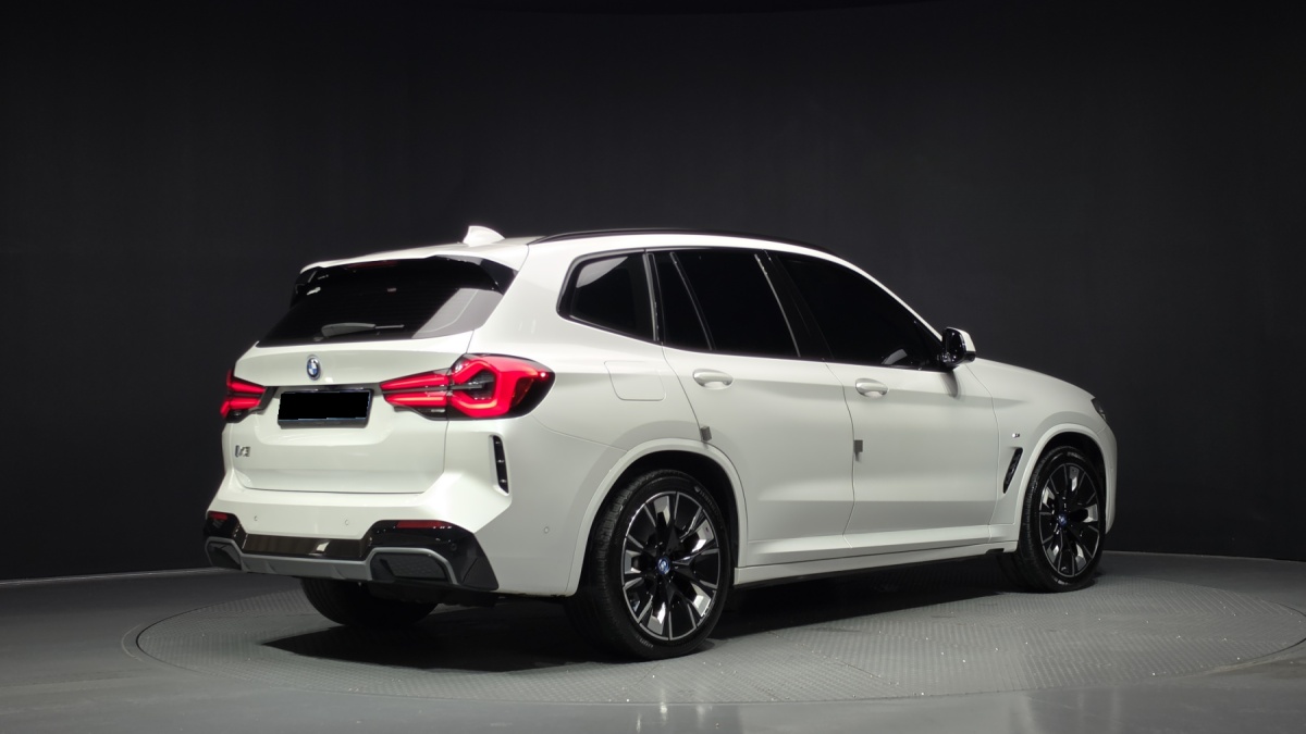 BMW iX3, 2022 — фото 2 из 12
