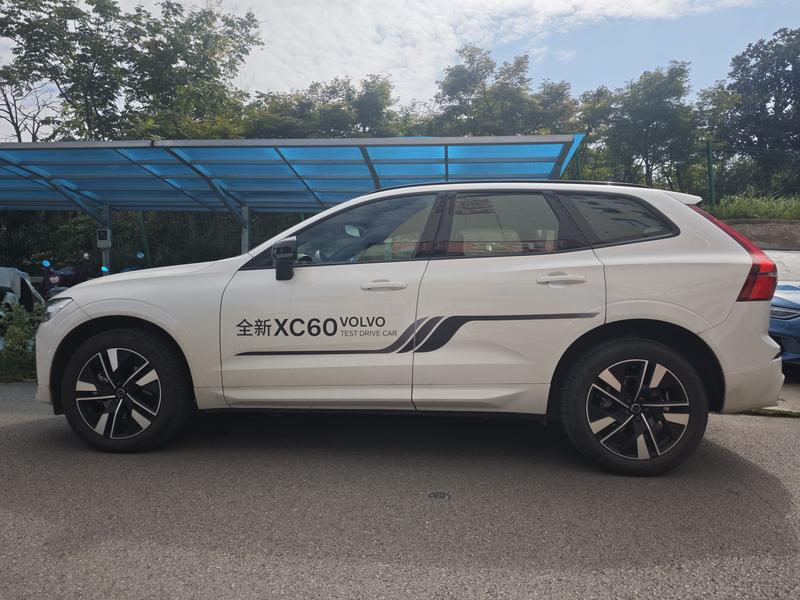 Volvo XC60, 2025 — фото 2 из 9