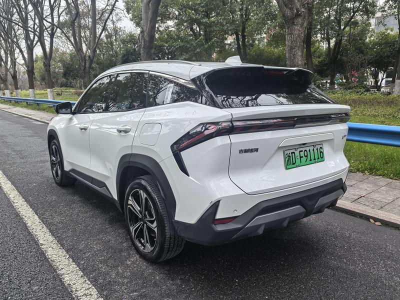Geely Galaxy L7, 2024 — фото 4 из 9
