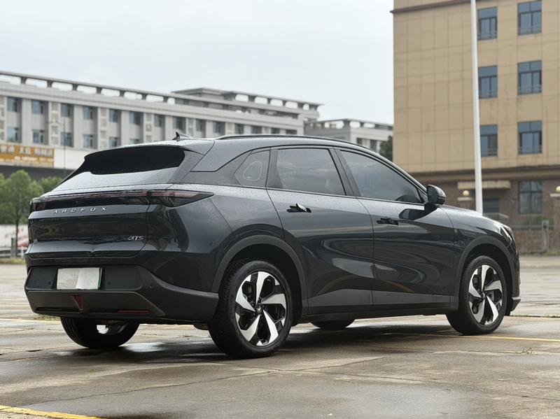 BAIC Arcfox Alpha T5, 2025 — фото 7 из 12