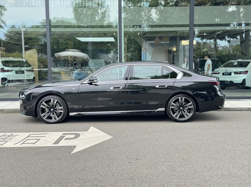 BMW 7 Series, 2025 — фото 3 из 12