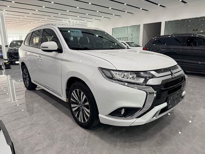 Mitsubishi Outlander, 2022 — фото 3 из 9