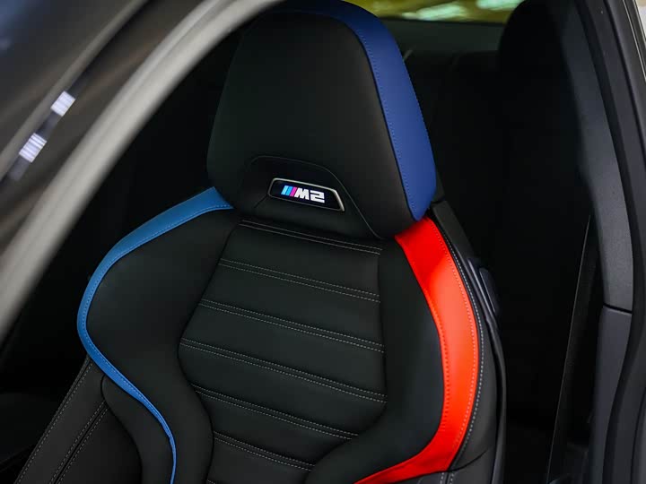 BMW M2, 2025 — фото 8 из 9