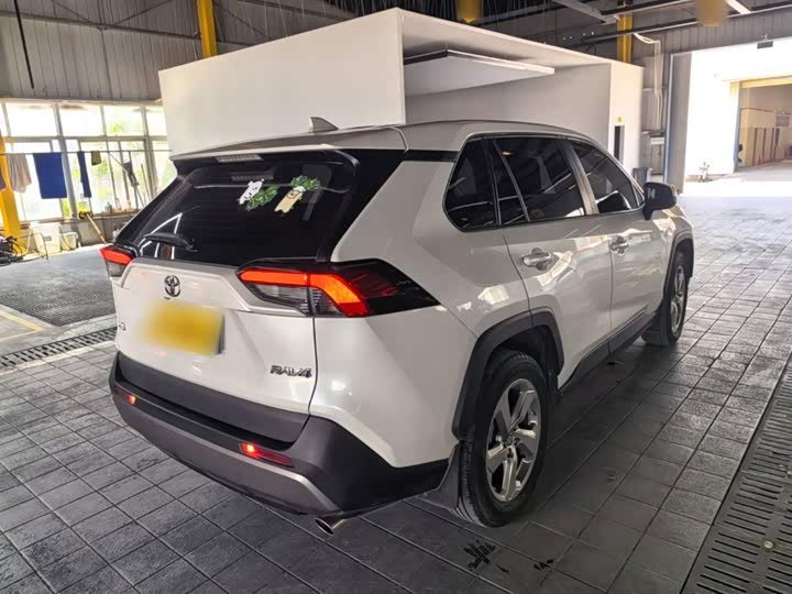 Toyota RAV4, 2022 — фото 7 из 9