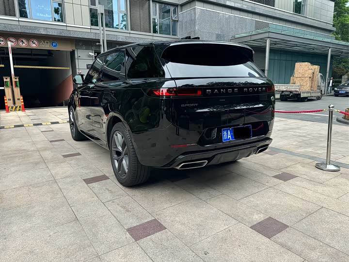 Land Rover Range Rover Sport, 2024 — фото 4 из 9