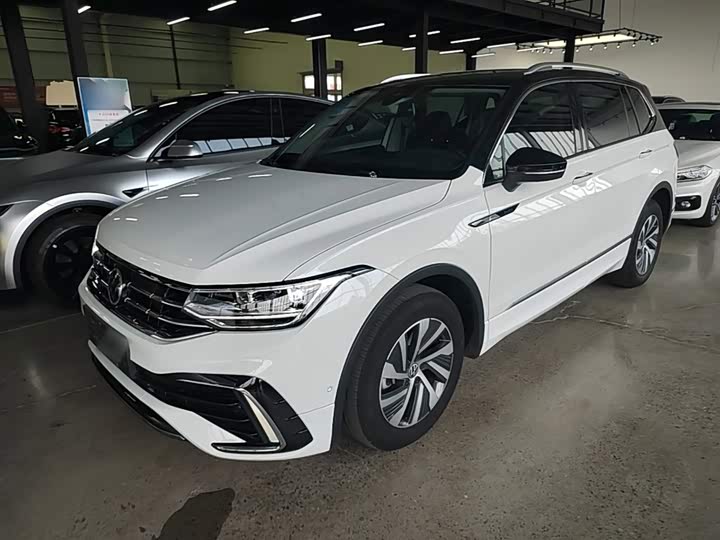 Volkswagen Tiguan L Hybrid, 2023 — купить в Казани под ключ