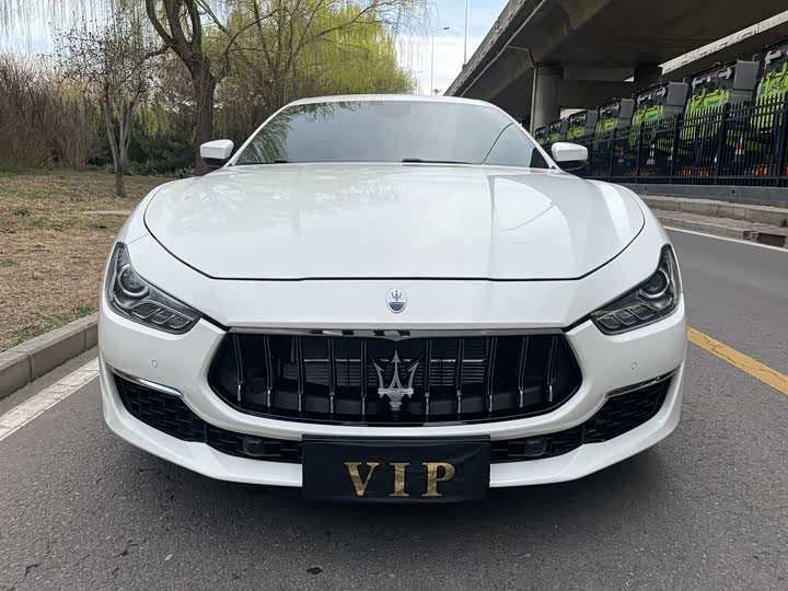 Maserati Ghibli, 2023 — фото 2 из 9