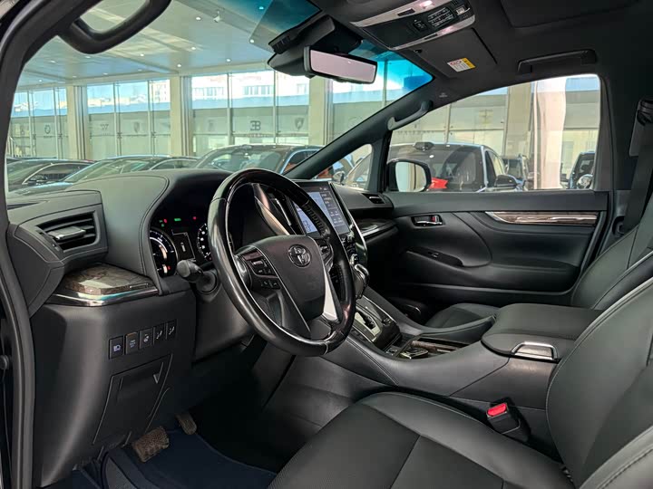 Toyota Alphard, 2022 — фото 6 из 9
