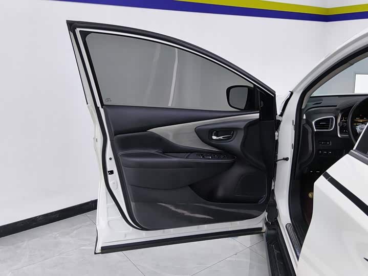 Nissan Murano, 2023 — фото 7 из 9