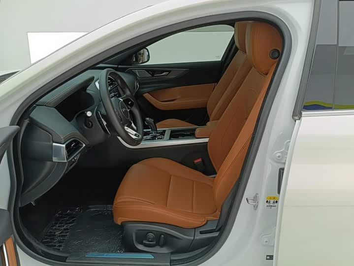 Jaguar XE L, 2024 — фото 9 из 9