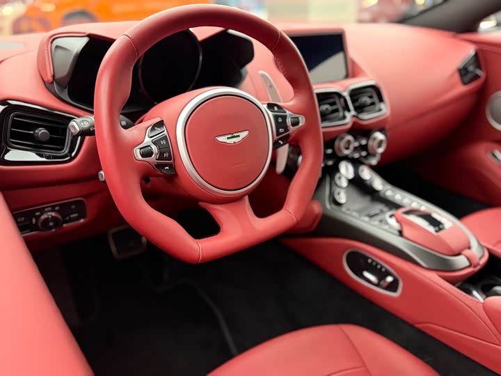 Aston Martin V8 Vantage, 2022 — фото 5 из 9