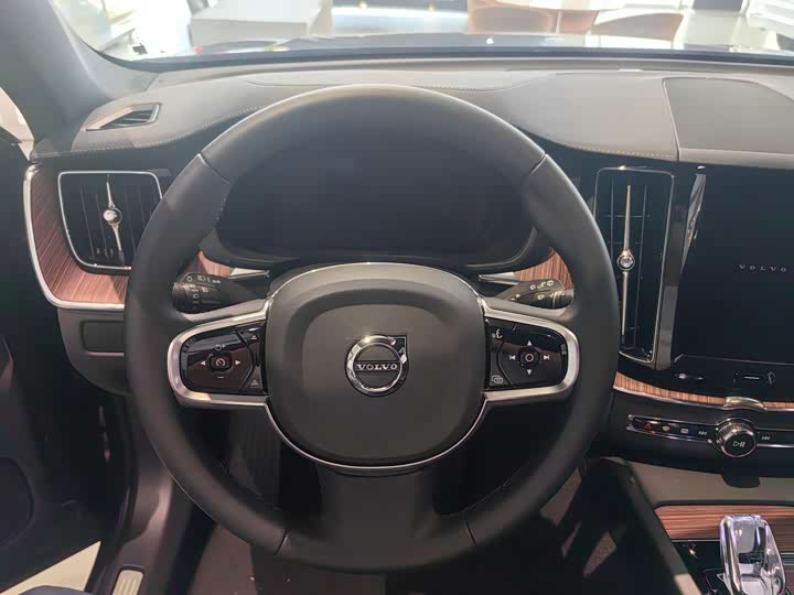 Volvo XC60, 2025 — фото 4 из 9