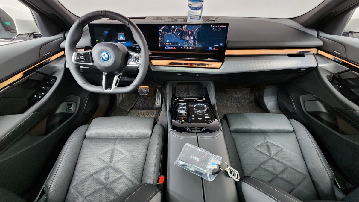 BMW 5 Series, 2025 — фото 6 из 12