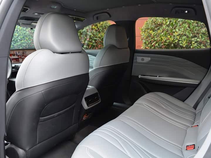 Geely Galaxy E8, 2024 — фото 8 из 9