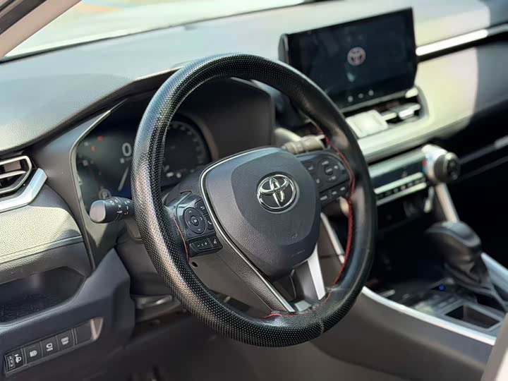 Toyota RAV4, 2023 — фото 5 из 9
