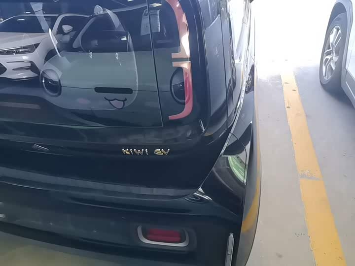 Baojun KiWi EV, 2022 — фото 8 из 9