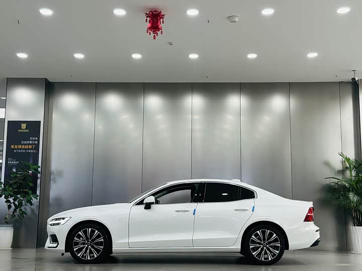 Volvo S60, 2023 — фото 9 из 9