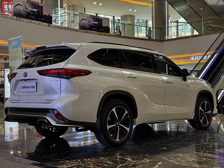 Toyota Crown Kluger, 2024 — фото 4 из 9