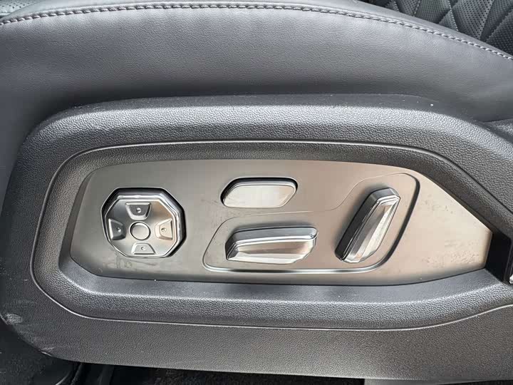 BYD FangChengBao Leopard 8, 2025 — фото 6 из 9
