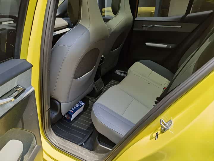 Volvo EX30, 2024 — фото 8 из 9