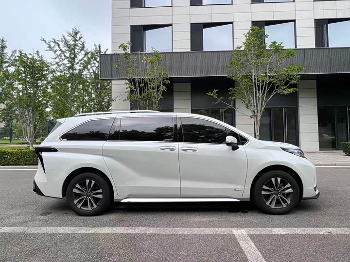 Toyota Granvia, 2025 — фото 4 из 9