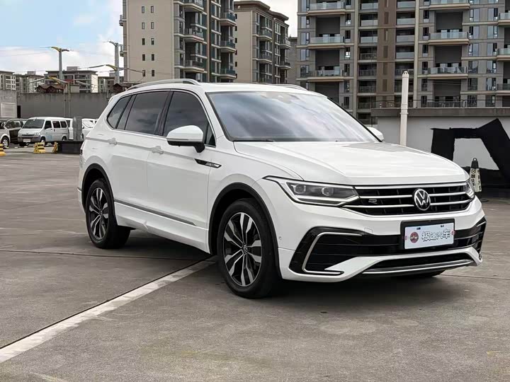 Volkswagen Tiguan L Pro, 2024 — фото 3 из 9