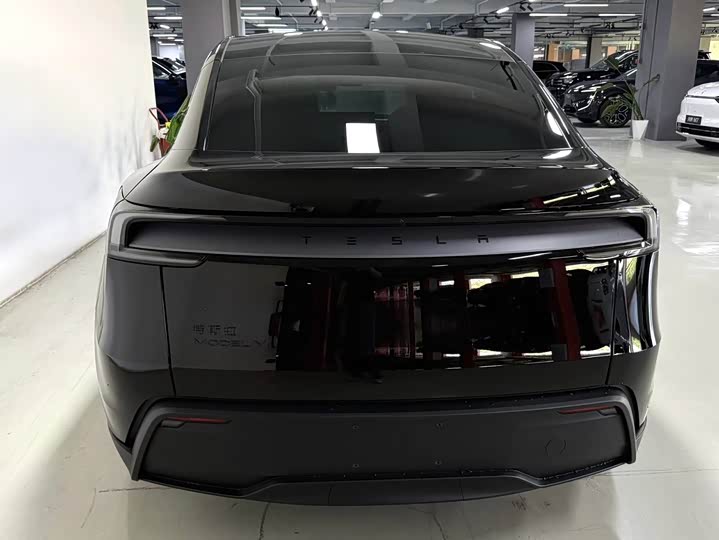 Tesla Model Y, 2026 — фото 6 из 7