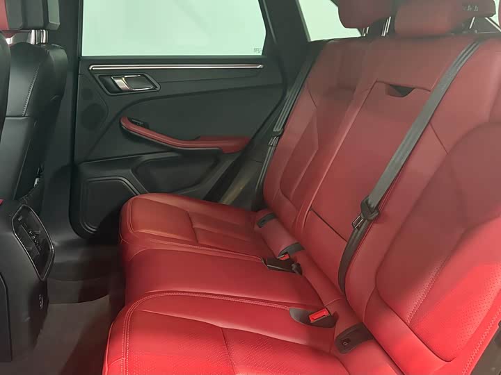 Porsche Macan, 2023 — фото 8 из 9