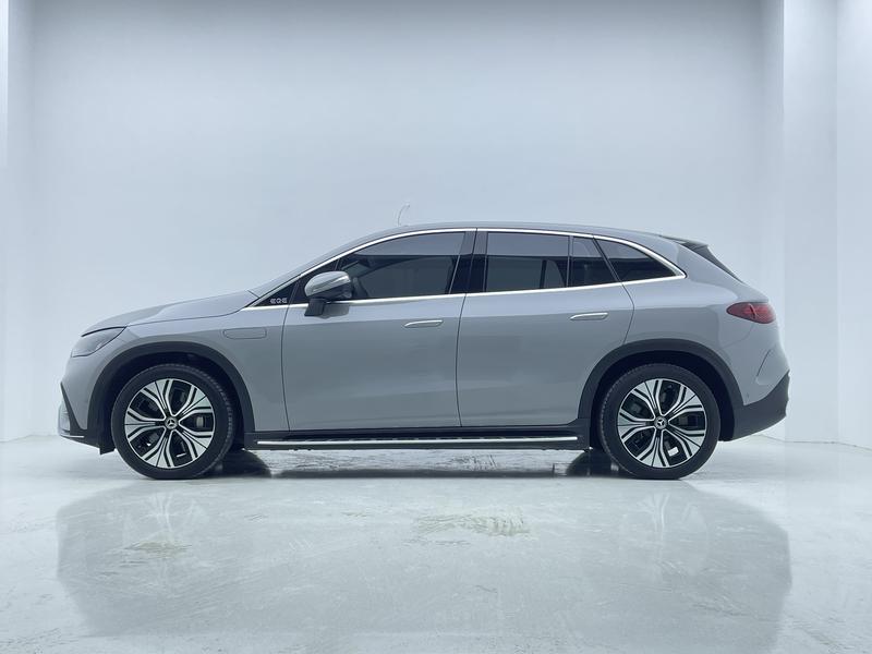 Mercedes-Benz EQE SUV, 2023 — фото 4 из 12