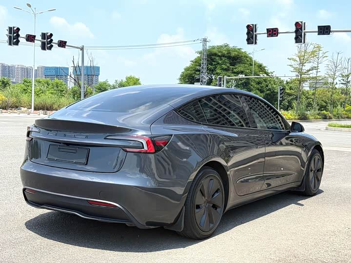 Tesla Model 3, 2023 — фото 8 из 9