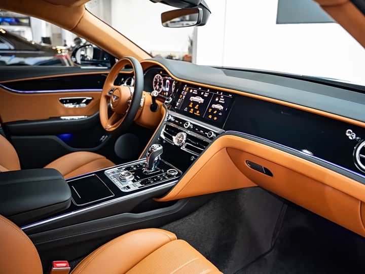 Bentley Flying Spur, 2023 — фото 9 из 9