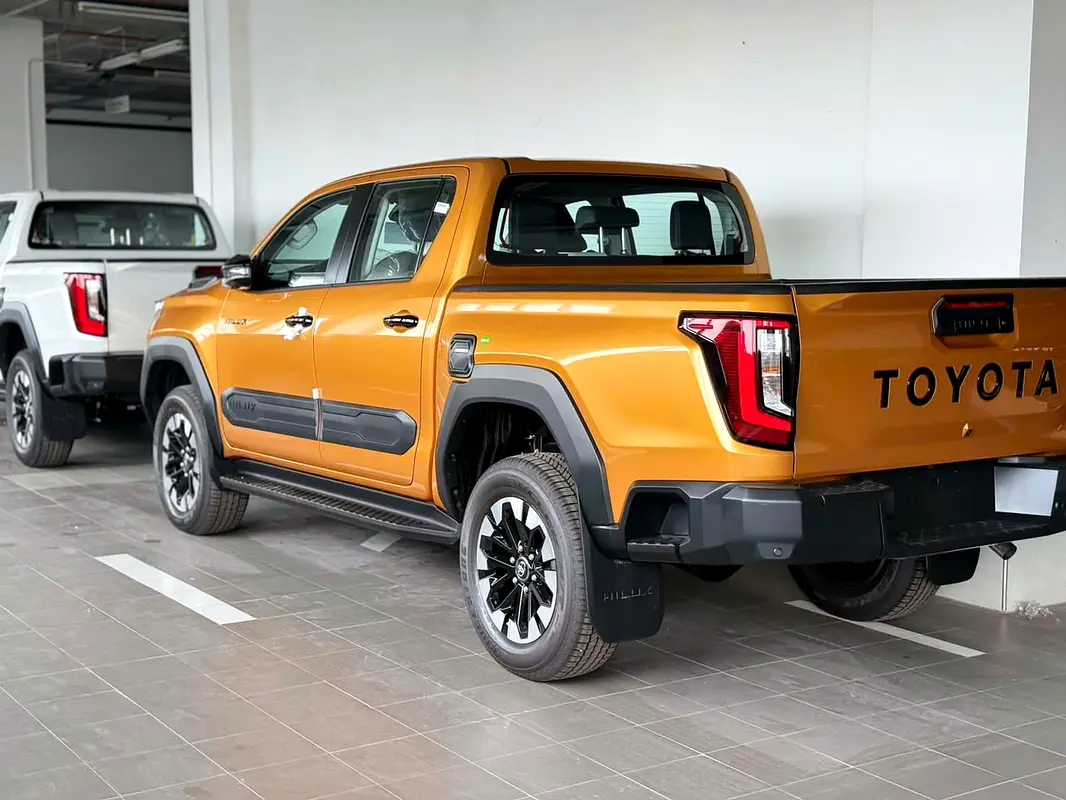 Toyota Hilux, 2027 — фото 2 из 6