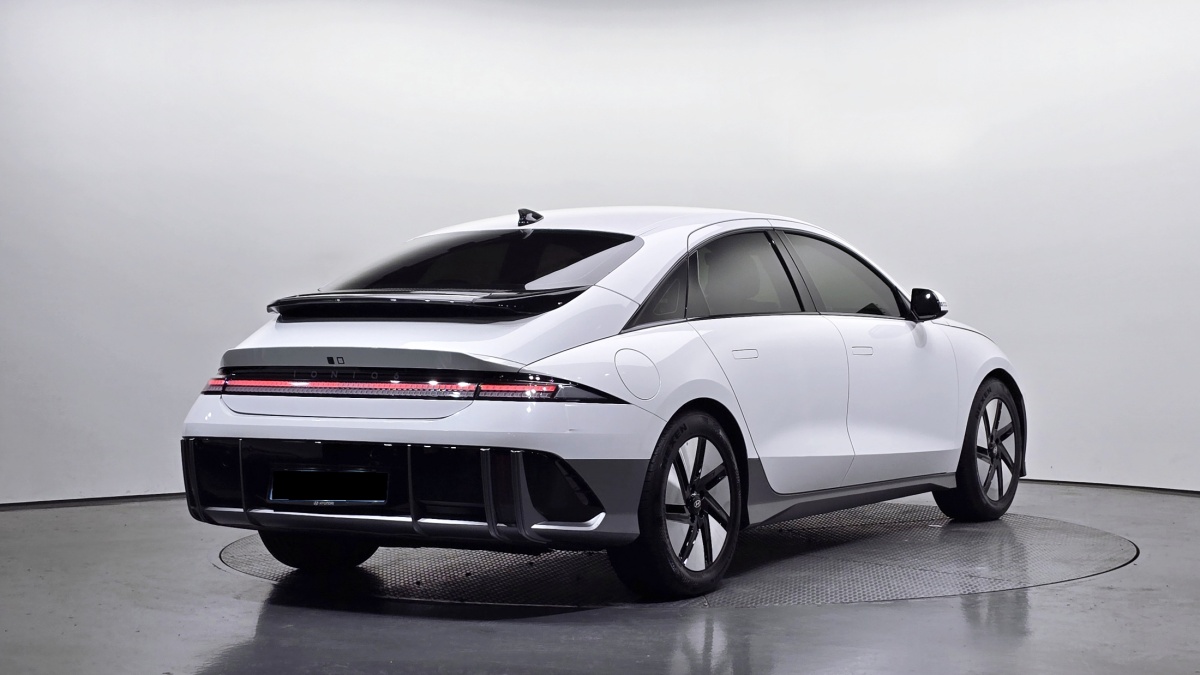 Hyundai Ioniq 6, 2023 — фото 2 из 12
