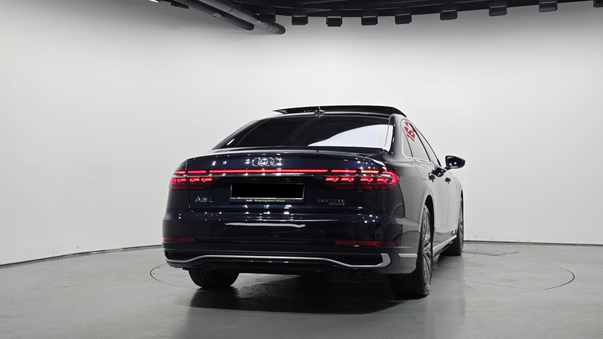 Audi A8, 2023 — фото 4 из 12
