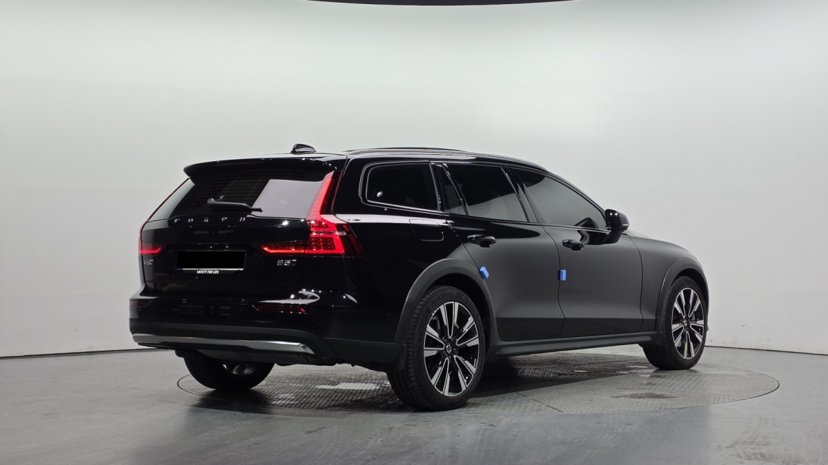 Volvo V60, 2024 — фото 2 из 12