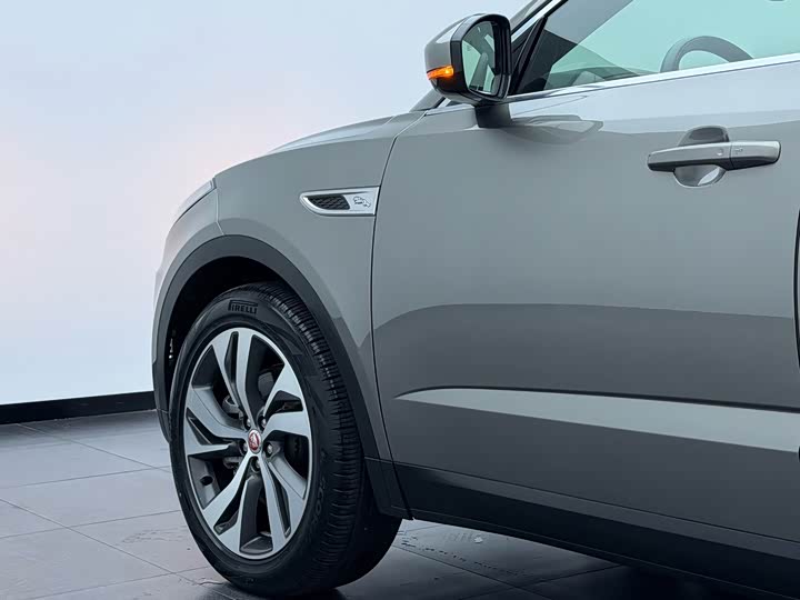 Jaguar E-Pace, 2023 — фото 8 из 9