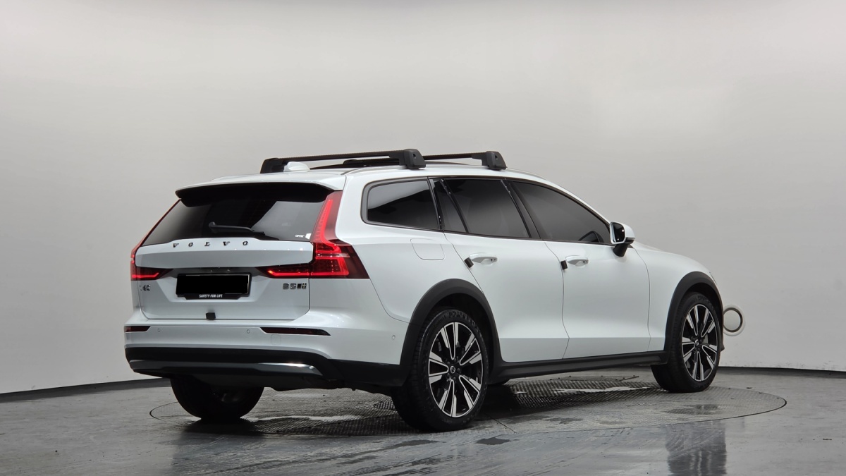 Volvo V60, 2024 — фото 2 из 12