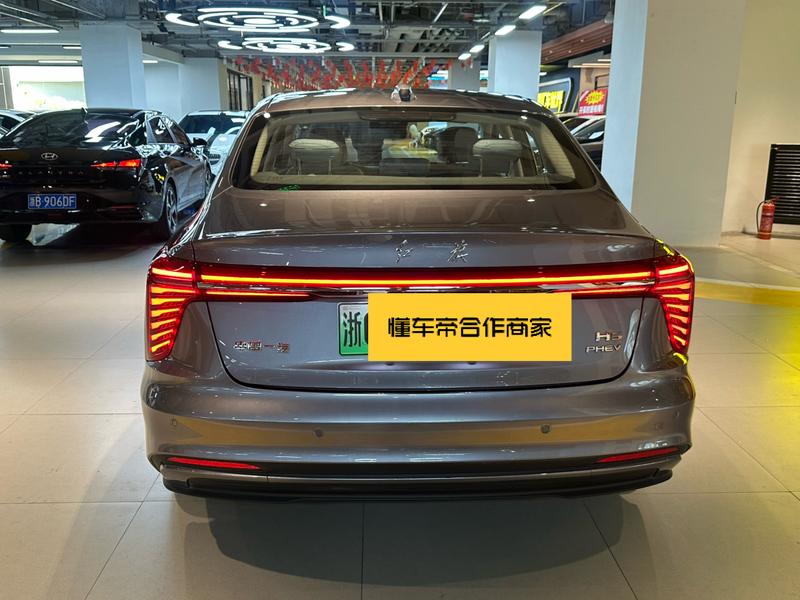 Hongqi H5 Hybrid, 2025 — фото 5 из 11