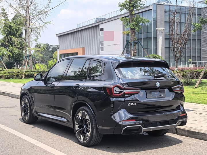 BMW iX3, 2024 — фото 9 из 9
