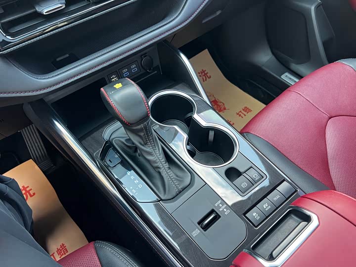 Toyota Crown Kluger, 2021 — фото 8 из 9